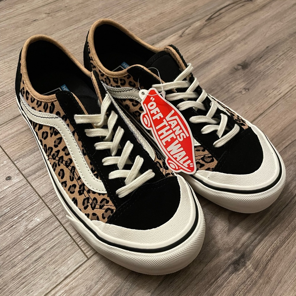 Vans off the wall leopard print Womens 7.5 / Mens 6. NWTs never worn.